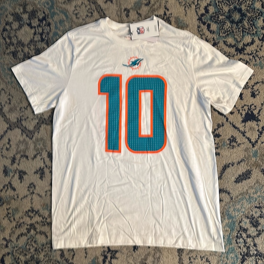 Nikes men’s Tyreek Hill T-shirt